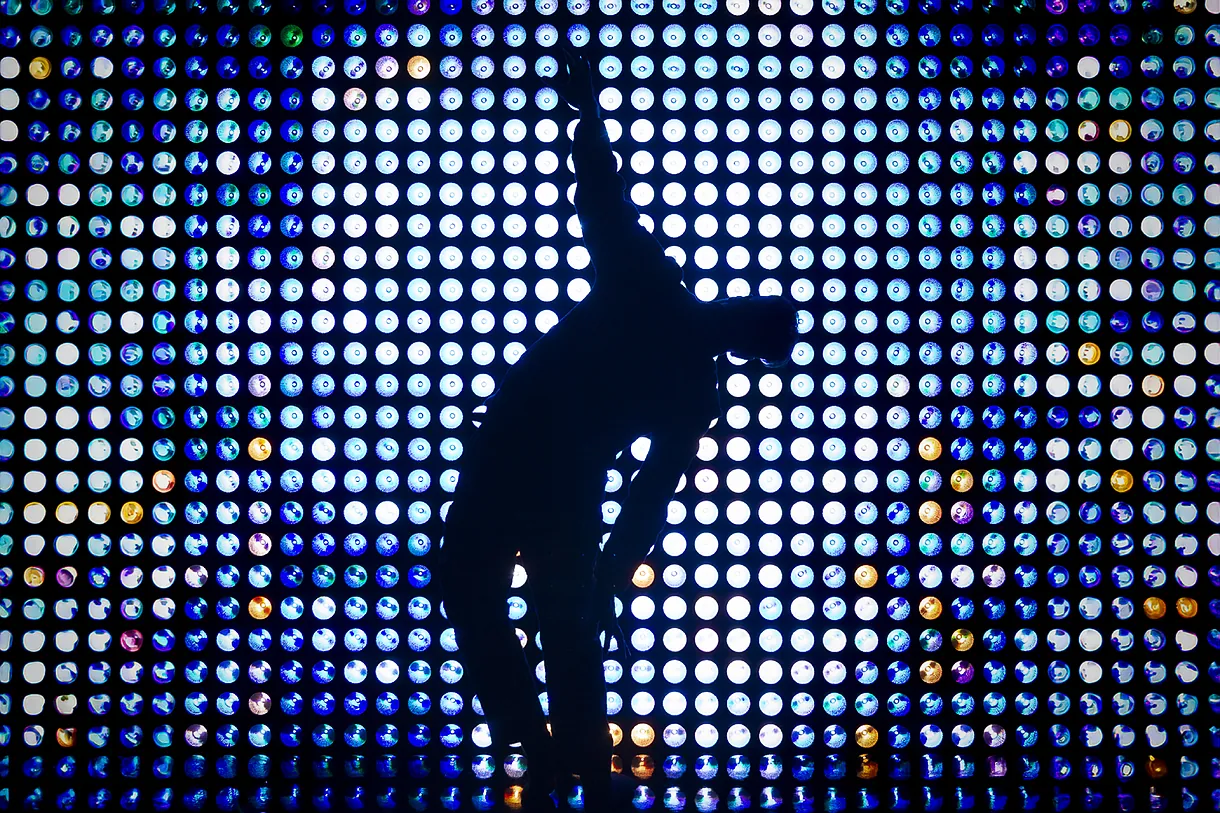 la instalacion pixel blinder maxi gilbert artnobel